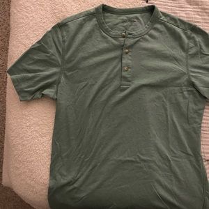 Untuckit Medium Mens Green Henley Shirt